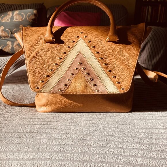 Iacucci Handbags - ⚡SALE- Iacucci Made in Italian Pebbled Leather with Studded Design Pristine🌹🌹